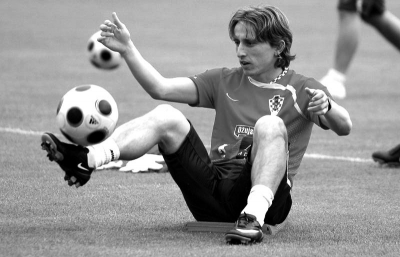 中超：山东泰山4-2力克上海申花