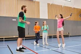 外媒推测《最终幻想7重制版》第三部发售日：27年最有希望！