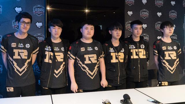 在角落里暗 在角落里暗