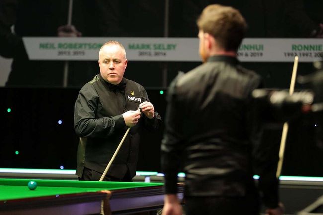 中表现出极 中表现出极